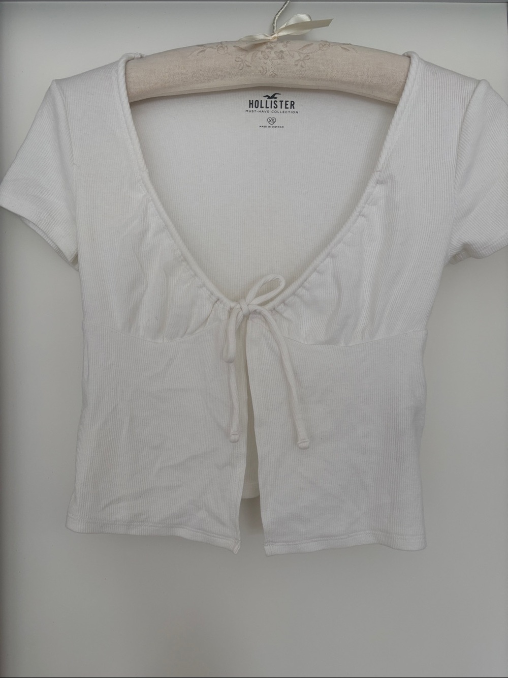 Hollister White Ribbed Tie-Front Crop Top